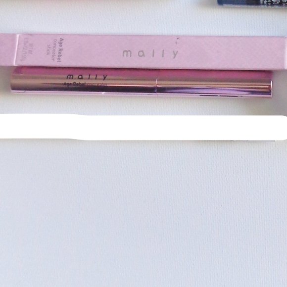 New in box! Mally Age rebel concealer stick (Light), anti-aging - Picture 3 of 4